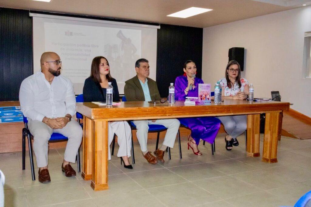 Fortalece Gobierno de Parral la igualdad institucional con capacitación sobre participación política libre de violencia