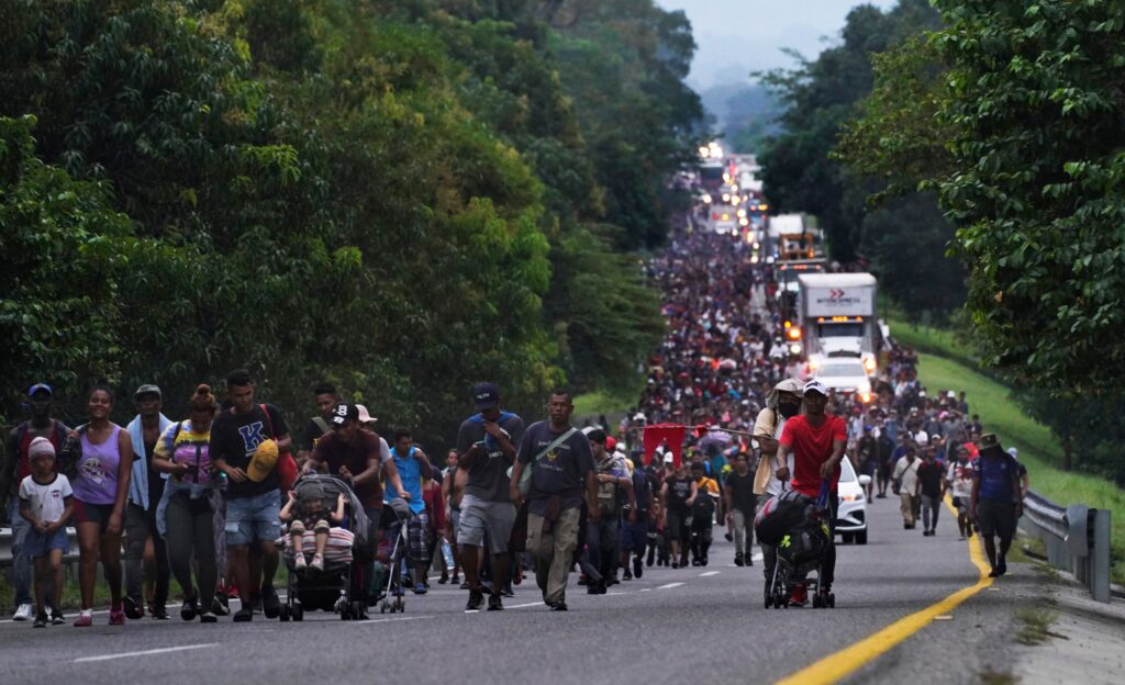 México ofrece apoyo y regularización a migrantes en el sur del país