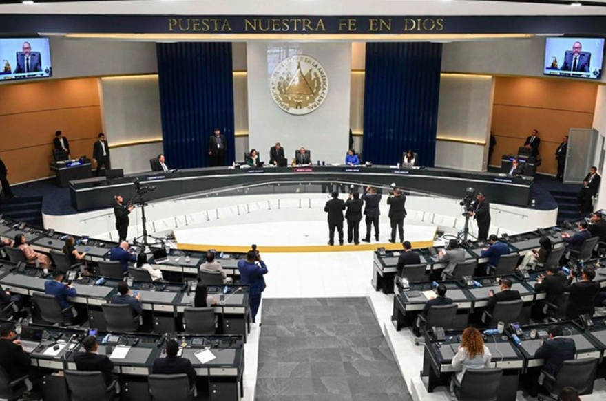 El Salvador aprueba reforma que instaura la cadena perpetua
