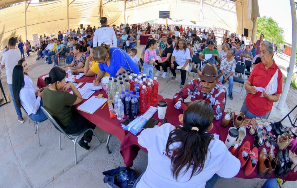 Feria de la Paz acerca servicios y programas a familias de Pastor Rouaix, en Gómez Palacio