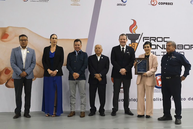 Pablo Lemus participa en Encuentro Obrero Empresarial y destaca paz laboral en Jalisco