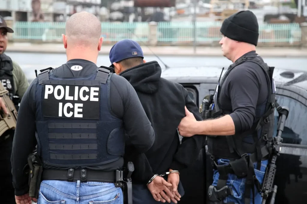 ICE irá a juicio por condiciones “inhumanas” en detención de migrantes en NY