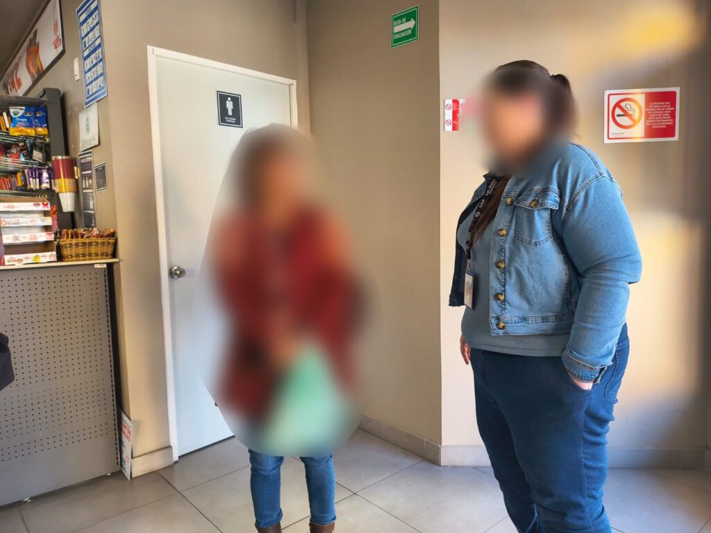 Mujer perseguida por su ex pareja es rescatada en OXXO de Zona Esmeralda