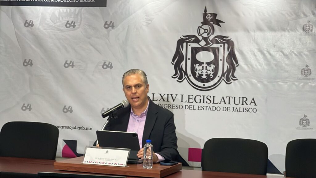 Exige agua limpia; Alberto Alfaro denuncia deuda millonaria y descargas ilegales