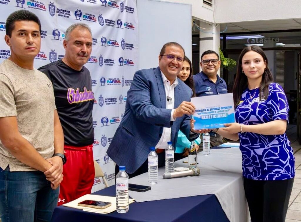 Impulsa Gobierno Municipal de Parral el talento deportivo con entrega de estímulos económicos