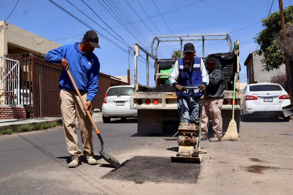 Intensifican programa de bacheo en vialidades principales y sectores estratégicos