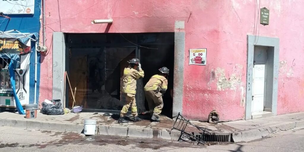 Individuo incendia negocio de maquinitas y le causa quemaduras a una empleada