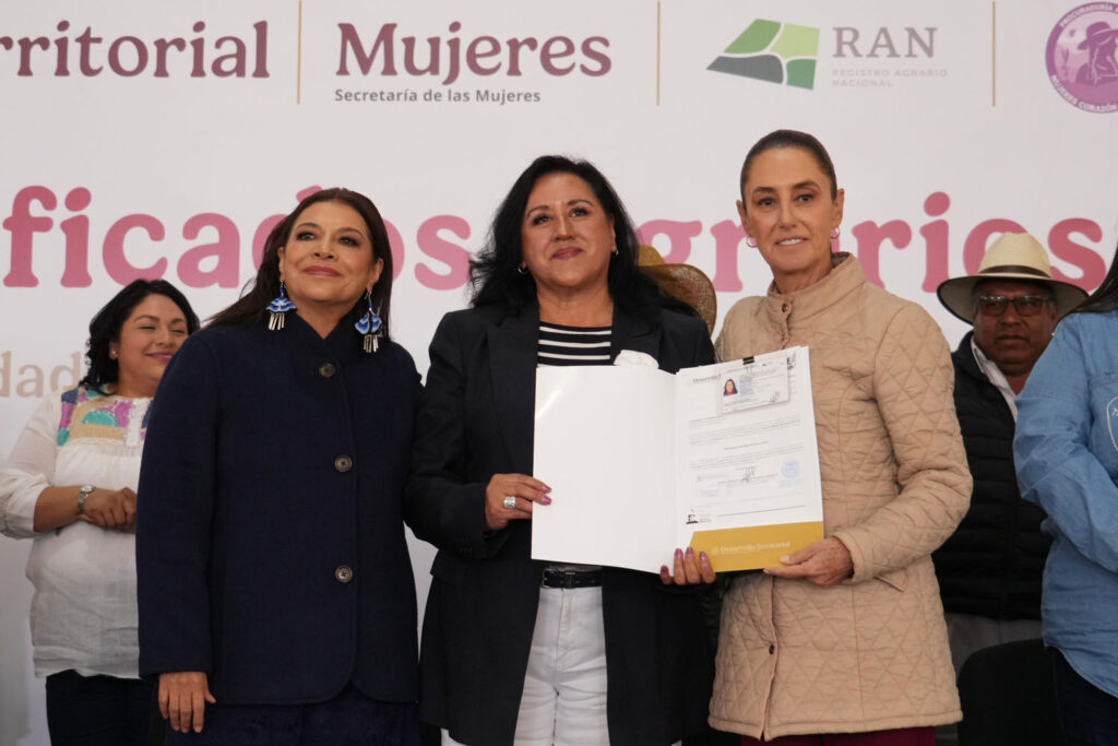 Sheinbaum impulsa entrega de títulos agrarios a mujeres; meta es llegar a 150 mil