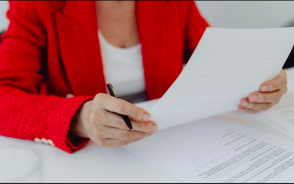 ¿Tendrás que firmar un nuevo contrato por la jornada laboral de 40 horas?