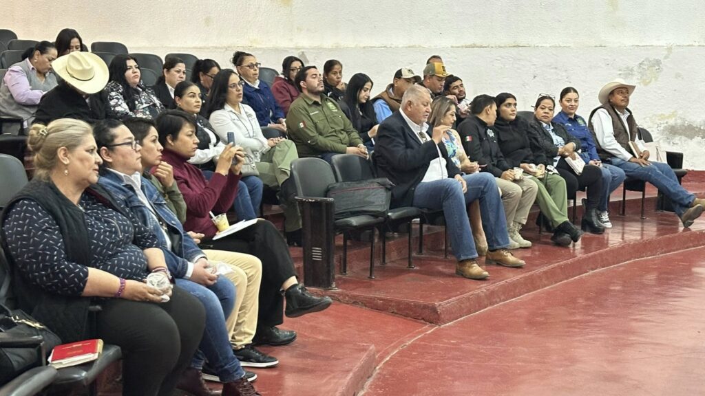 Instituto de la Mujer Fortalece Liderazgo en Trabajadores de Nombre de Dios