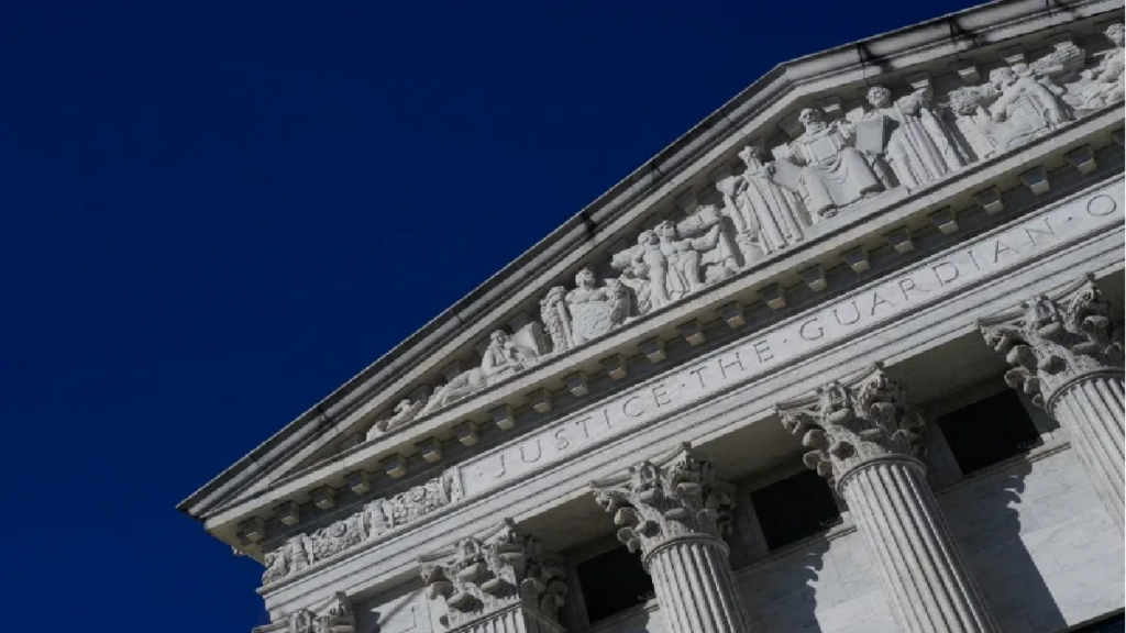 Corte Suprema de EU invalida prohibición de terapias de conversión