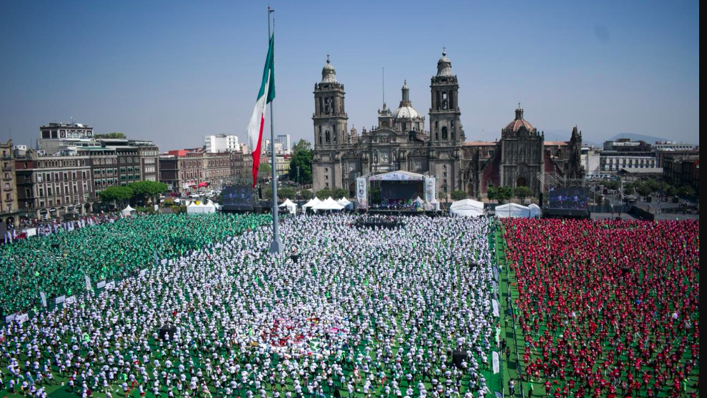 CDMX rompe el Récord Guinness con la clase de futbol más grande del mundo