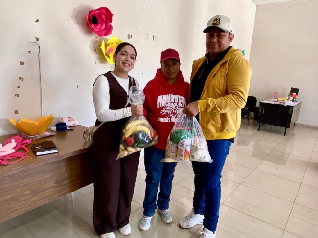 DIF entrega despensas a pacientes con cáncer