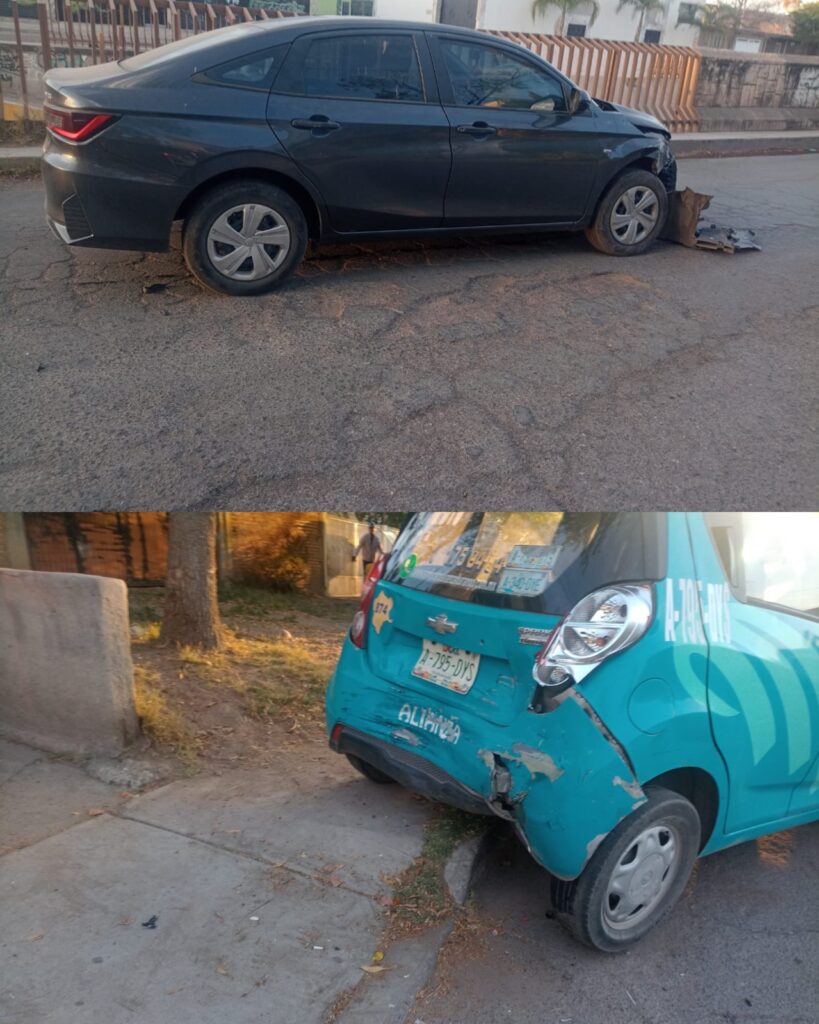 Empujaba eco con falla mecánica cuando lo chocó auto y los conductores quedaron heridos