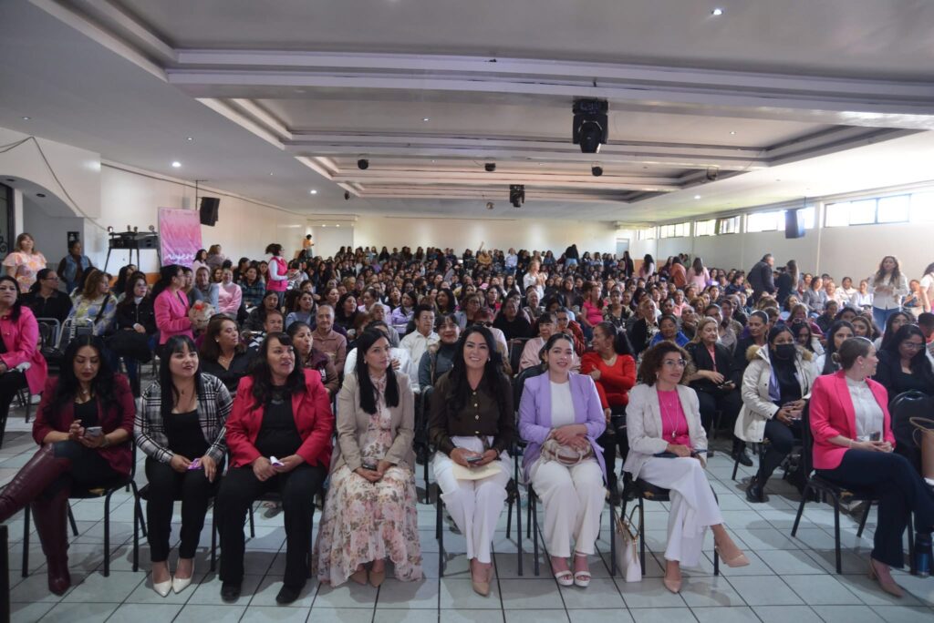 Impulsan empoderamiento femenino en conferencia