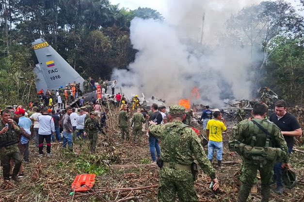 Suman 66 muertos por accidente de avión militar en Colombia