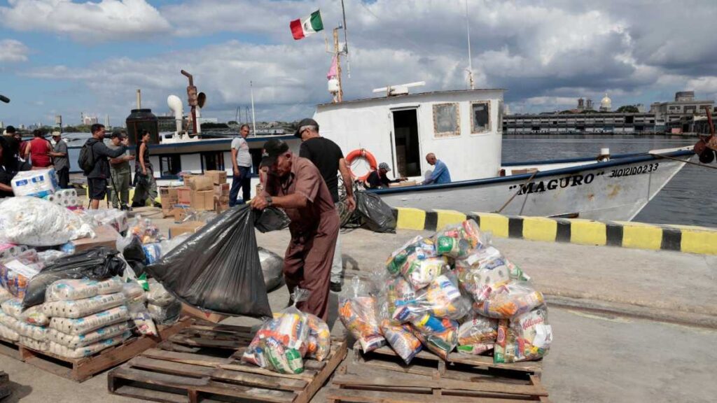 Llega a Cuba el primer barco con ayuda desde México tras los apagones nacionales