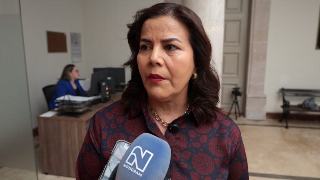 Diputada Vero González pide atención urgente a la “carretera de la muerte” en Durango