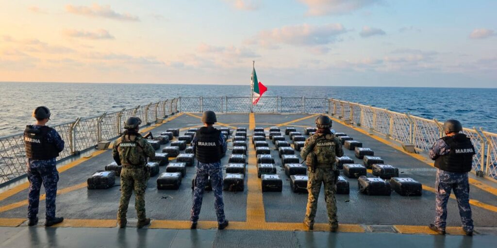 Semar asegura dos toneladas de cocaína frente a las costas de Guerrero