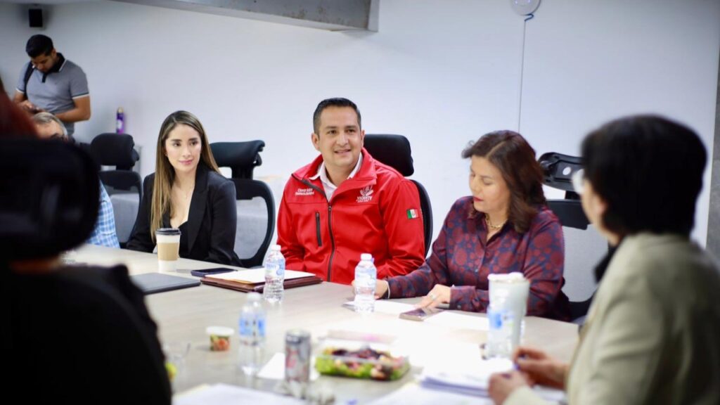 César Salas presenta proyecto de reconstrucción de vialidades ante el Congreso del Estado