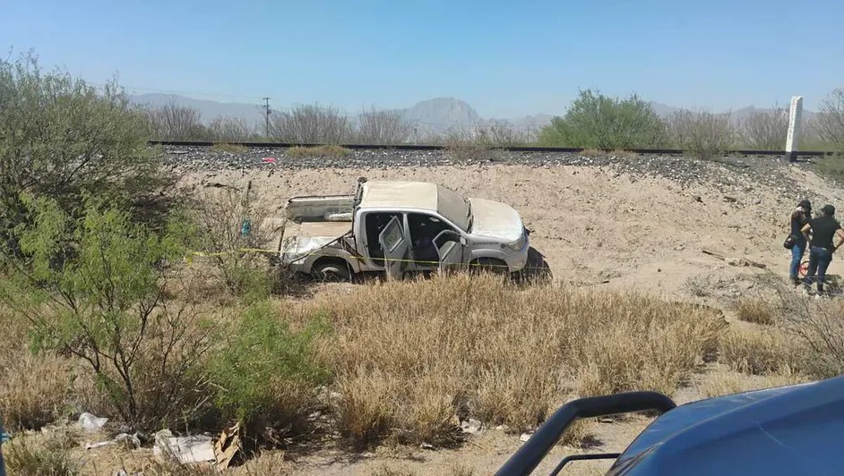 Mueren dos elementos de seguridad y seis quedan heridos en volcadura