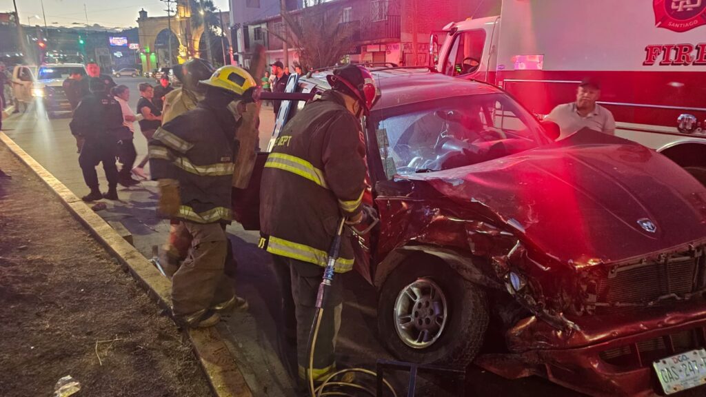 Choque entre dos vehículos en el que hay niños afectados y una mujer en Santiago Papasquiaro
