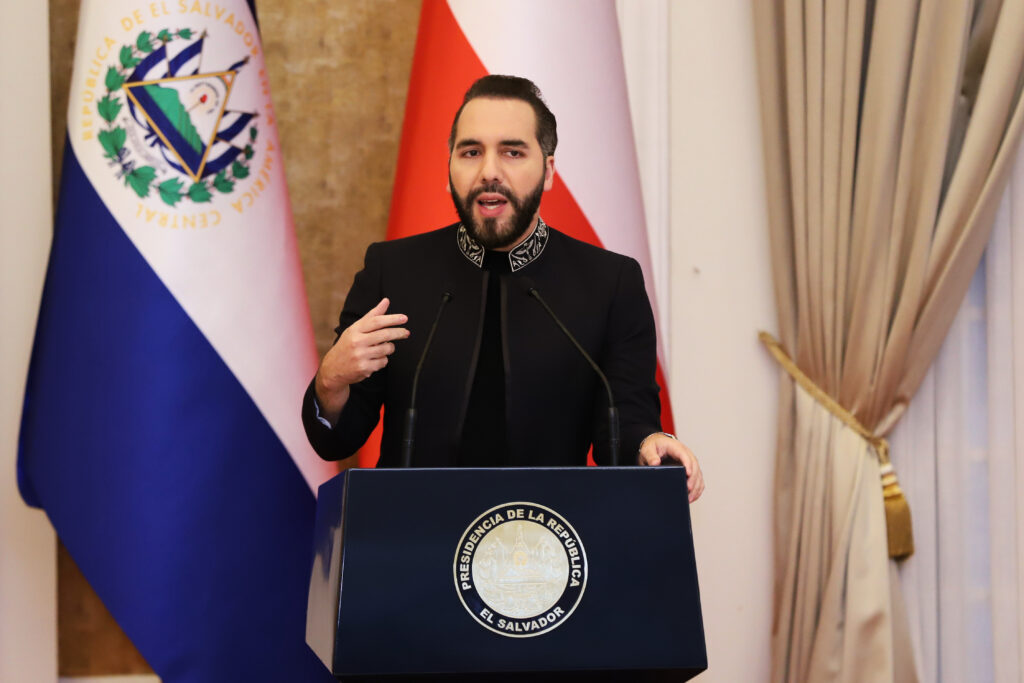 Bukele responde a críticas de derechos humanos y defiende régimen de excepción