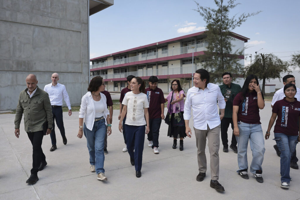 Sheinbaum propone reducir materias para evitar la deserción escolar