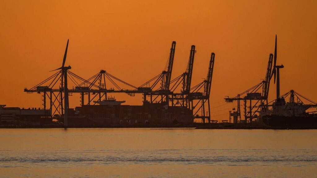 Sube el petróleo y supera los 111 dólares por conflicto en Medio Oriente