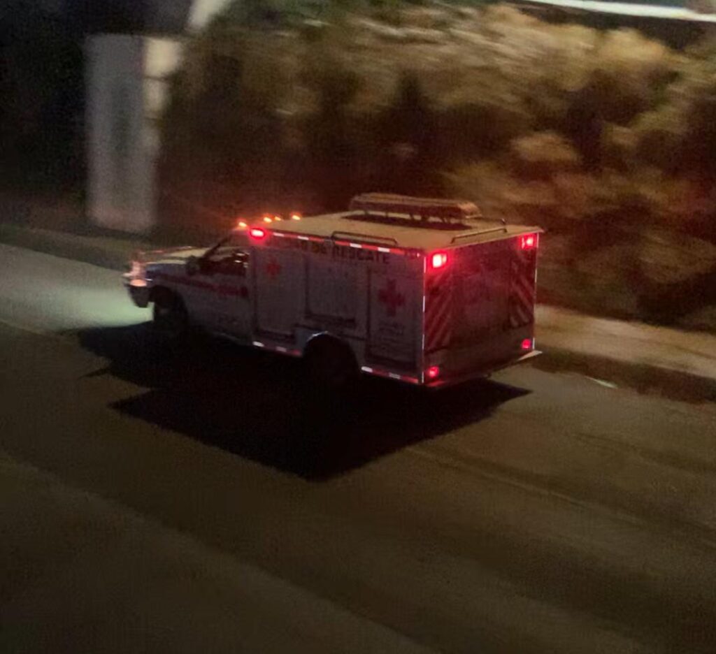 Volcadura deja cinco lesionados en entronque