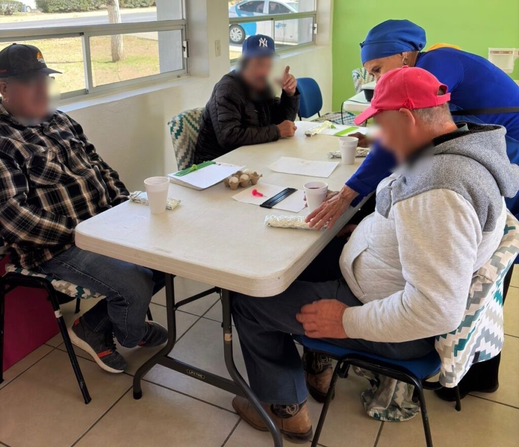 Brinda DIF Parral atención integral a personas con discapacidad visual en el Centro Comunitario Tecnológico