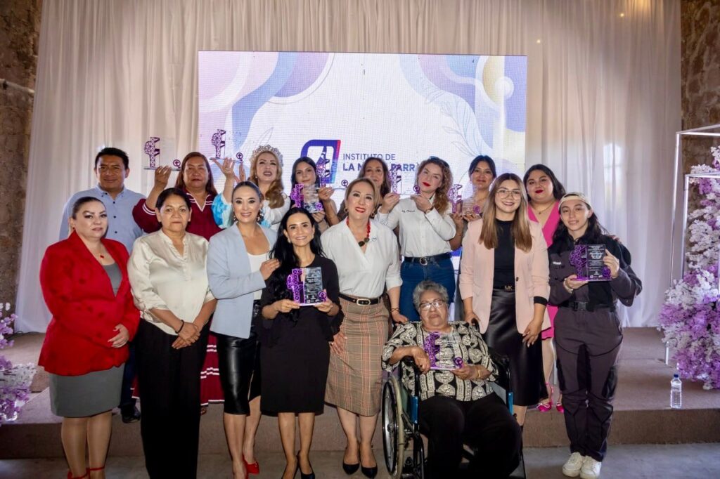 Reconoce alcalde Salvador Calderón a nueve mujeres en el evento “Mujer Destacada 2026”
