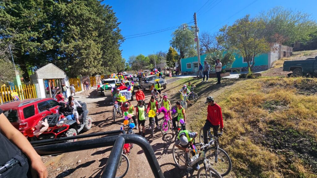 Realizan Recorrido Ciclista y Desfile de Primavera en la Escuela Benito Juárez de Texcalillo