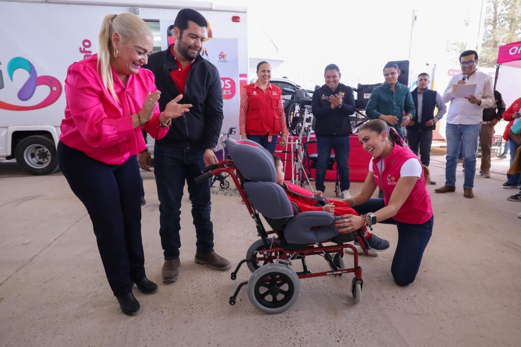 Lleva Marisol Rosso servicios médicos gratuitos y sonrisas a familias de Ceballos