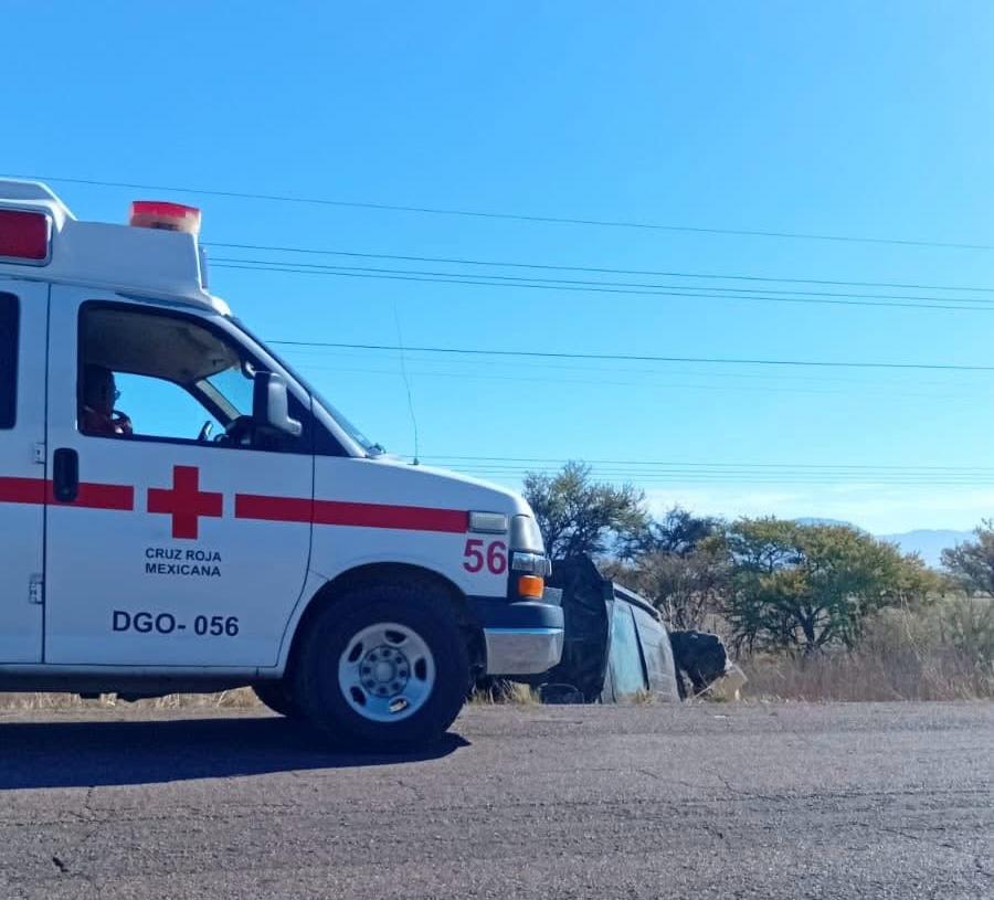 Joven pierde la vida en volcadura sobre carretera Canatlán-Santiago