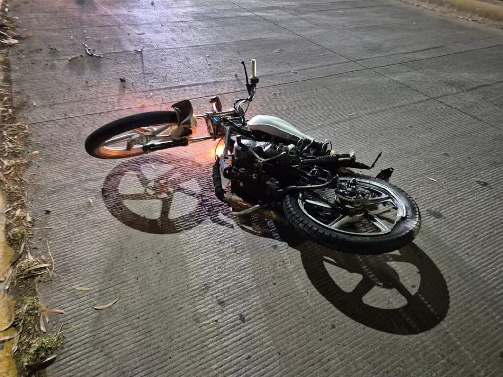Joven motociclista pierde la vida al chocarlo conductor alcoholizado