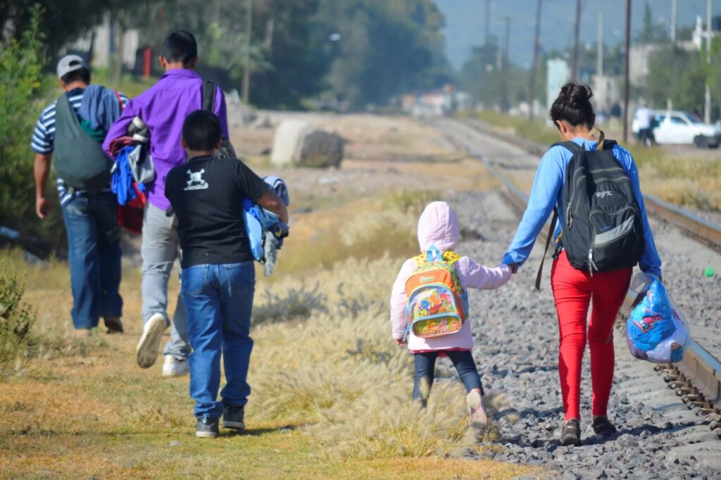 Migrantes deportados de EU denuncian que fueron abandonados en México