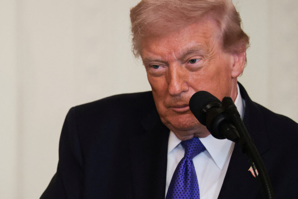 Trump anticipa “gran ola” de ataques contra Irán y no descarta tropas terrestres