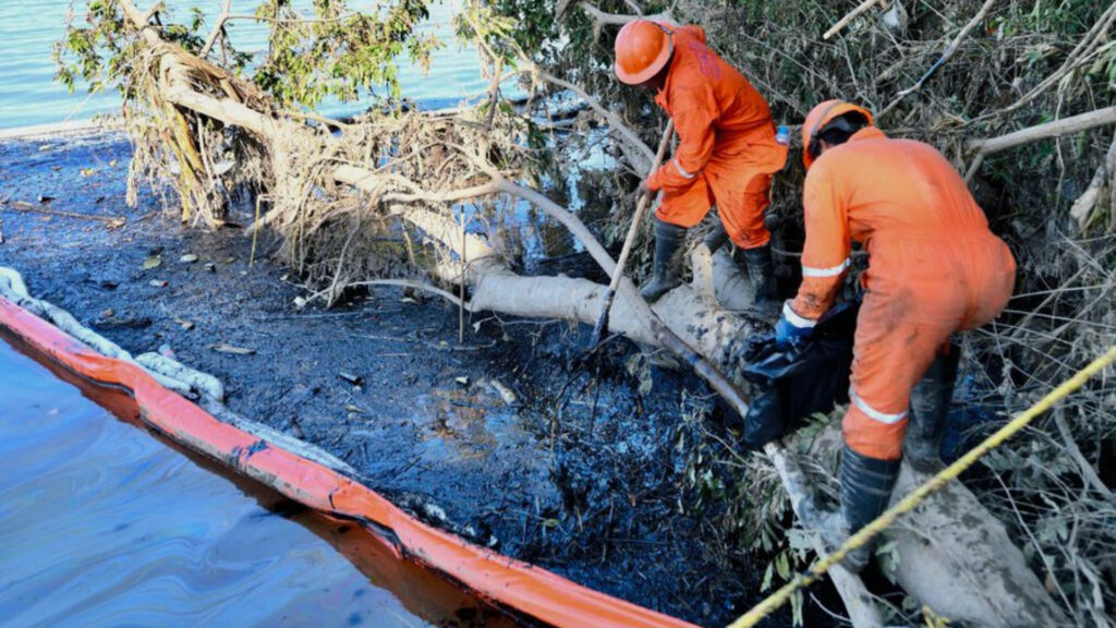 MC denuncia a Pemex por catástrofe ambiental en Veracruz