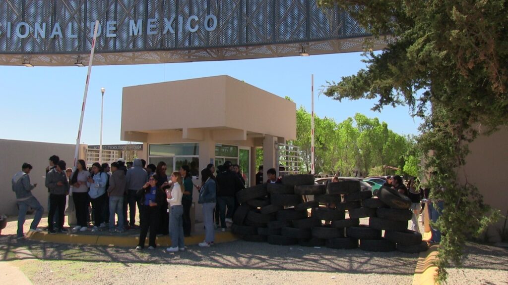 Alumnos del Tecnológico de Los Llanos se manifiestan por cambios en jefaturas académicas