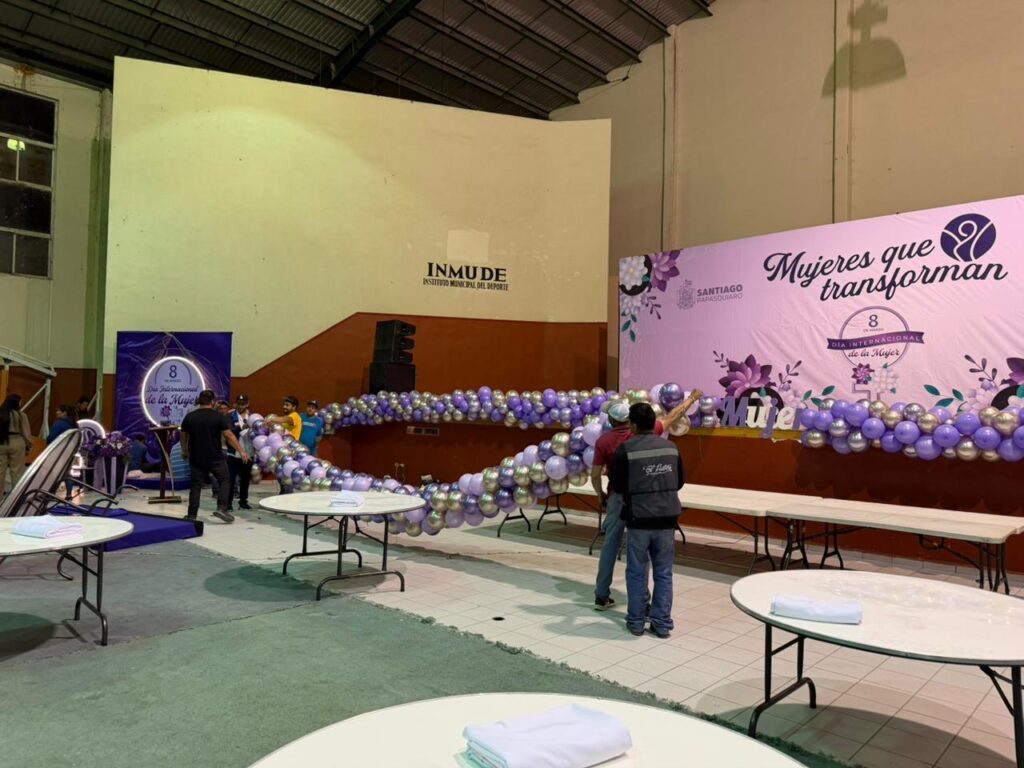 Santiago conmemora el Día Internacional de la Mujer con conferencia y evento cultural