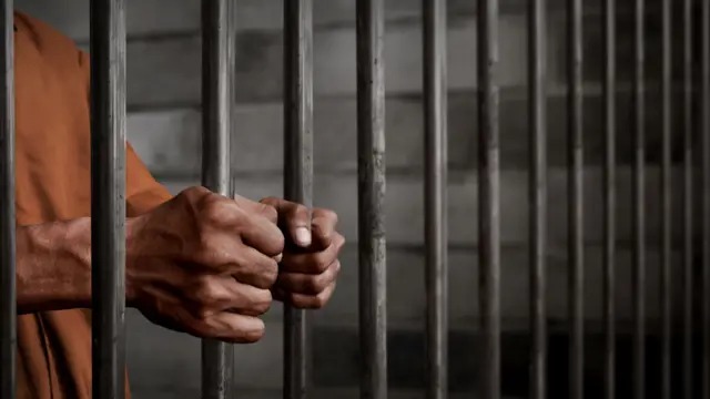 Sentencian a mexicano a 15 años de prisión en EU por tráfico de armas hacia México