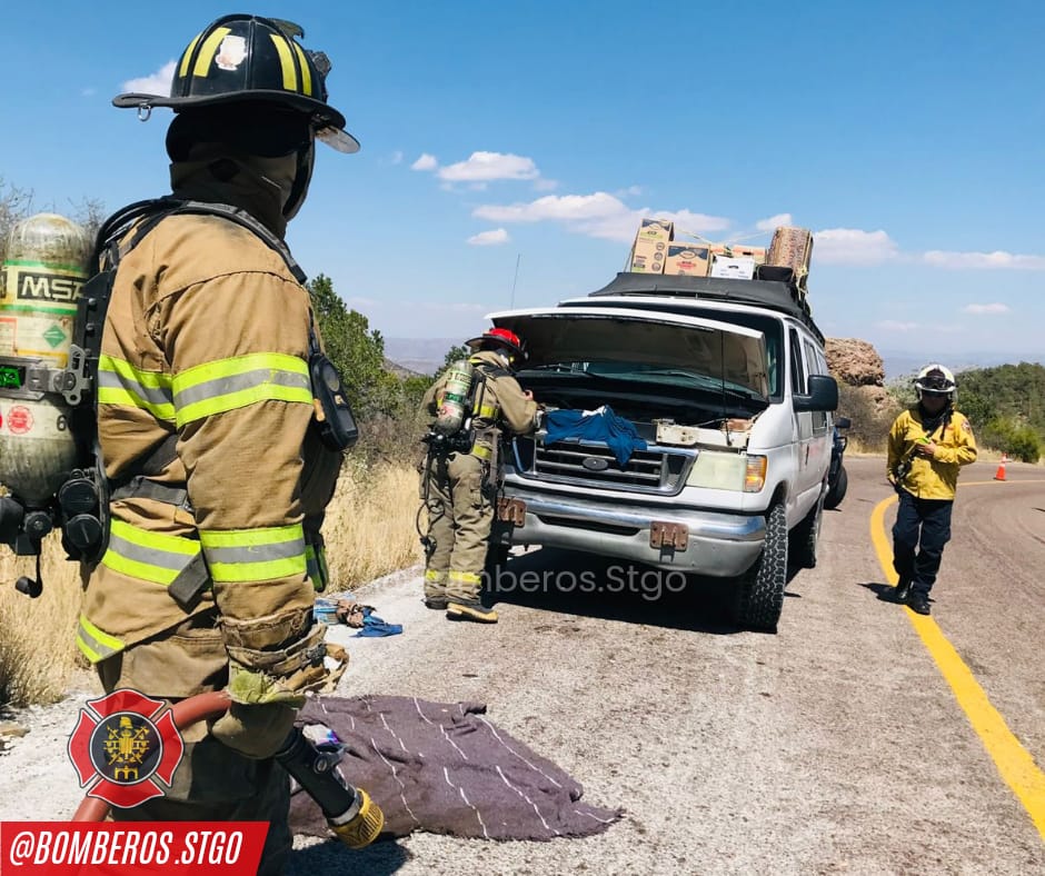 Llaman a revisar vehículos tras incendio en unidad de transporte en carretera Los Herrera–Topia