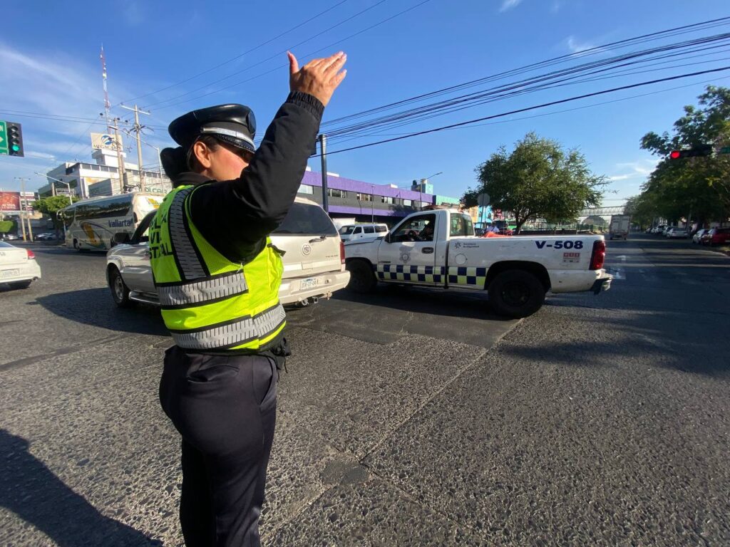 Amplían operativo vial en Lázaro Cárdenas para mejorar circulación en horas pico