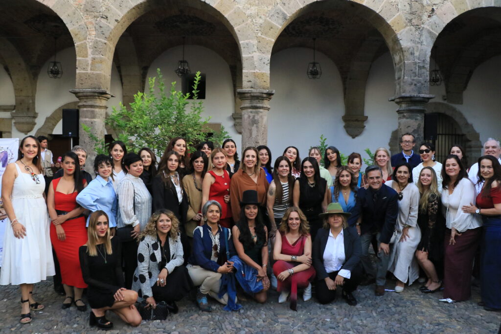 Inauguran exposición “Raíces y Alas” para visibilizar el talento de mujeres artistas