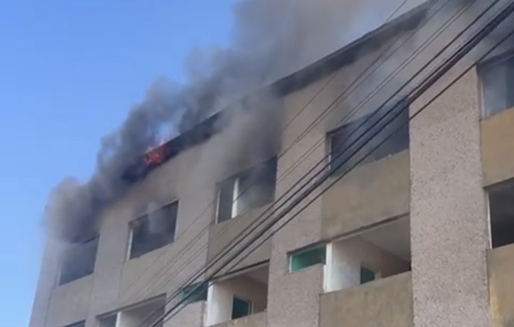 Lo prende por “dejarlo chido”: detienen a “El Hueso” por incendio en edificio abandonado en Parral