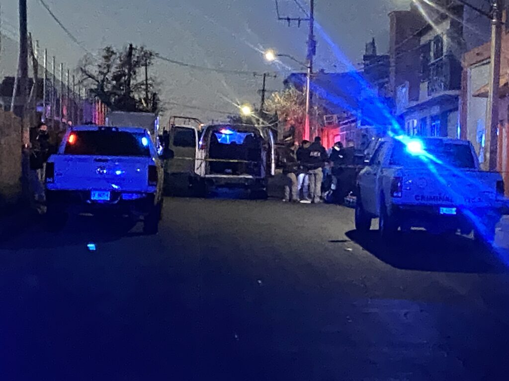Ejecutan a hombre dentro de camioneta en colonia Valle Verde