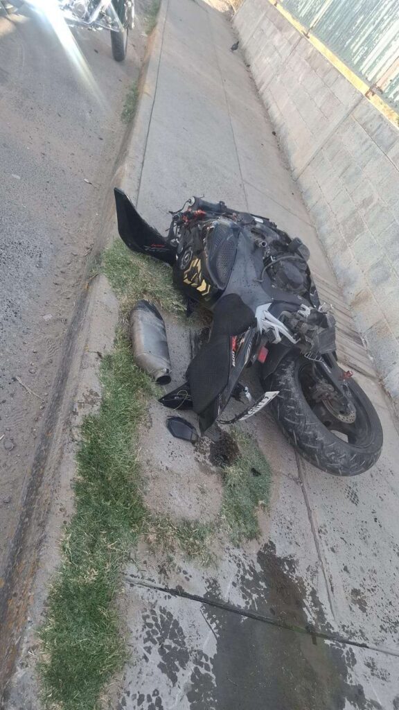Fatal choque de motocicletas deja un muerto en Juárez