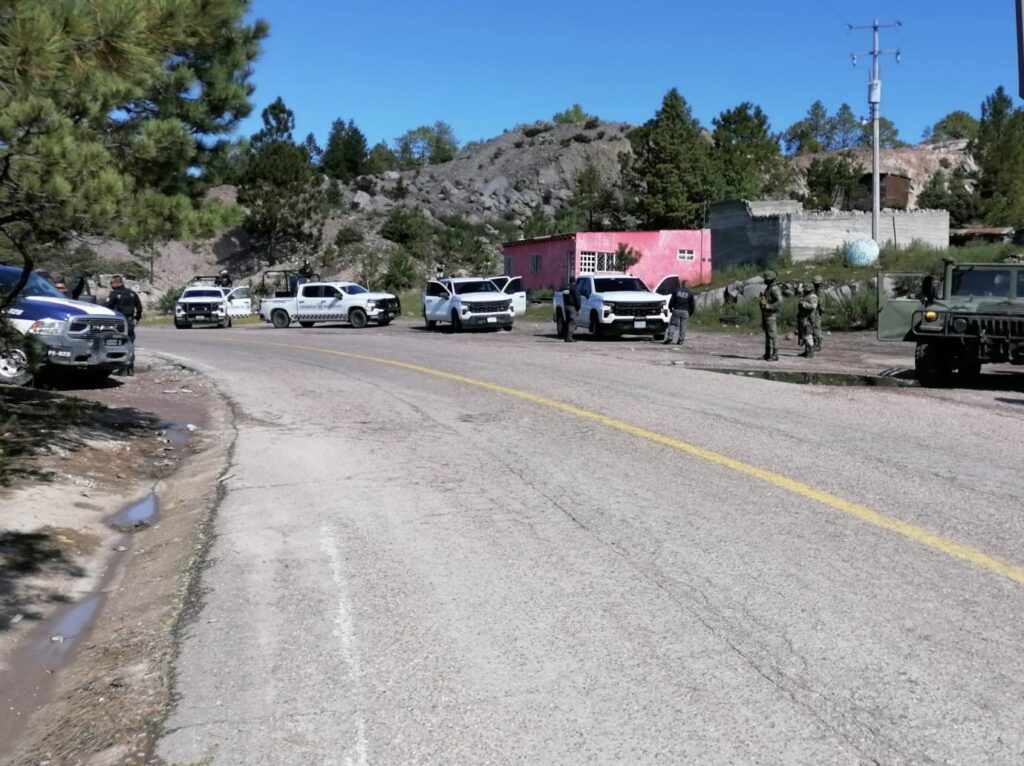 Hallan ejecutado con mutilación en carretera Balleza-Guachochi en Chihuahua