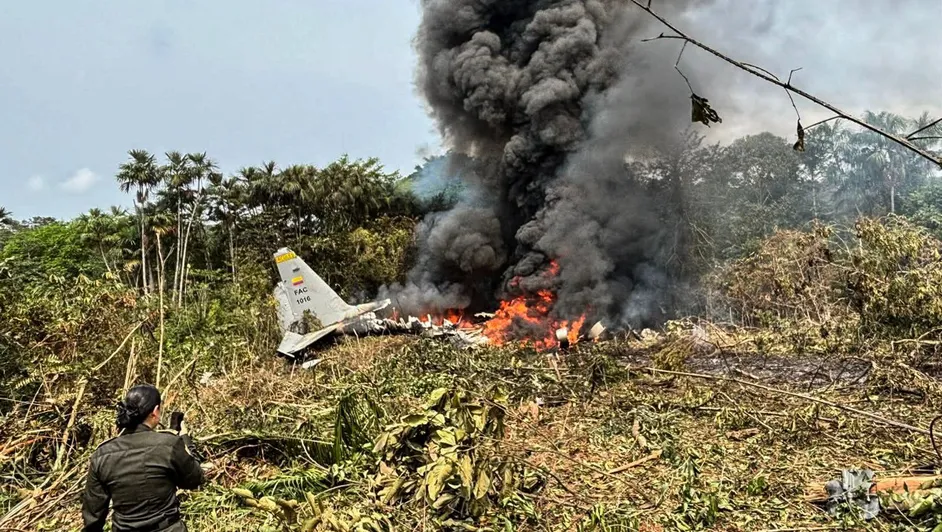 Avión militar Hércules se estrella en Colombia con más de 125 soldados a bordo
